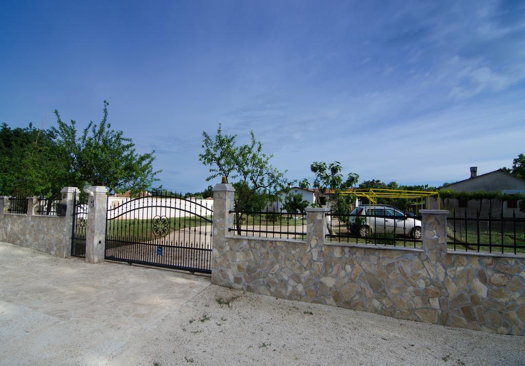 Holiday Home Kerniat Pula Quarto foto