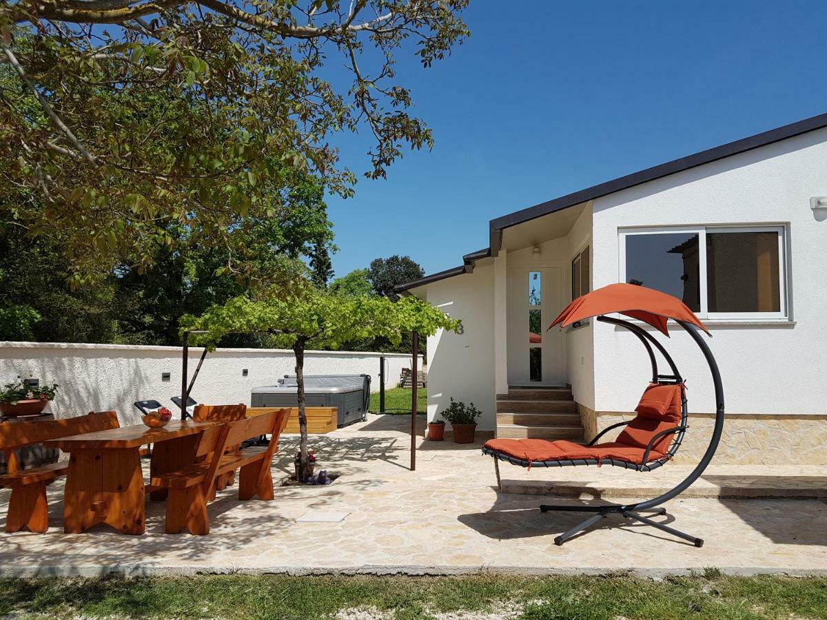 Holiday Home Kerniat Pula Exterior foto